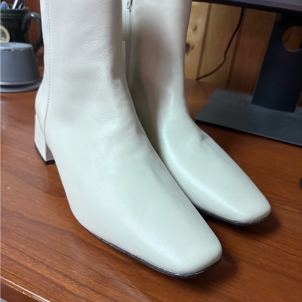 Elegant Cream Women's Boots